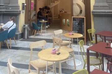 Lazzarelle Bistrot Galleria Principe di Napoli di fronte al MANN