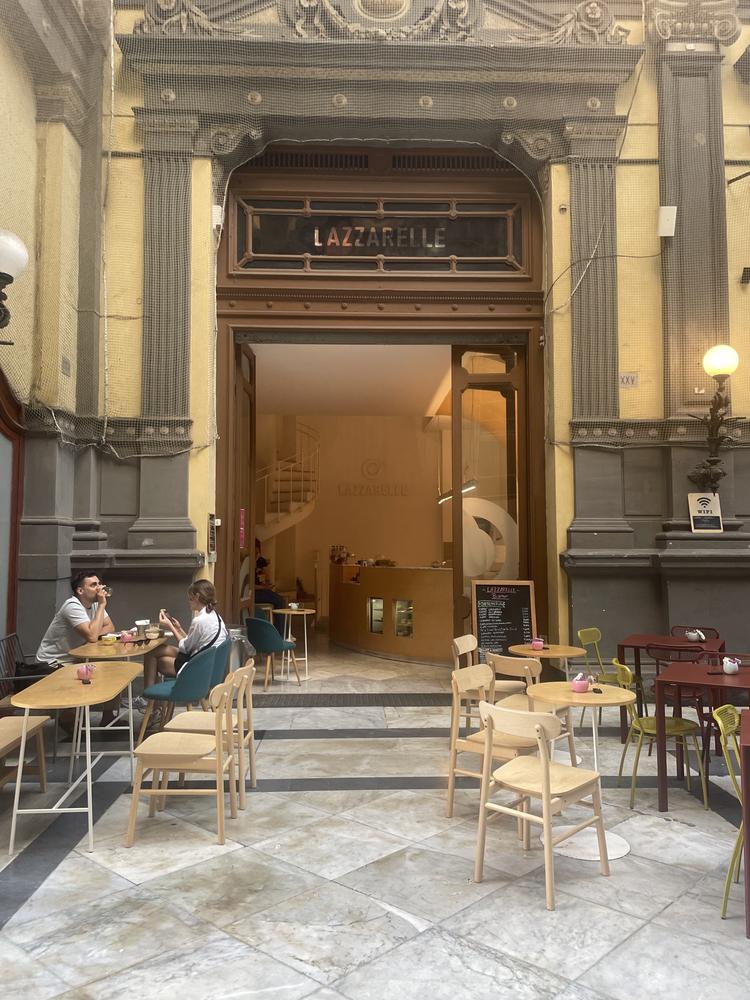 Lazzarelle Bistrot in Galleria Principe di Napoli - dove mangiare biologico